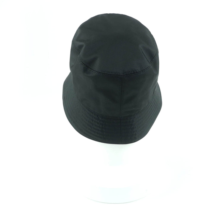 素晴らしいPRADA帽子 Re-Nylon トライアングル ロゴ付き ブラック レディース M 2HC137