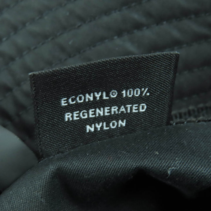 素晴らしいPRADA帽子 Re-Nylon トライアングル ロゴ付き ブラック レディース M 2HC137
