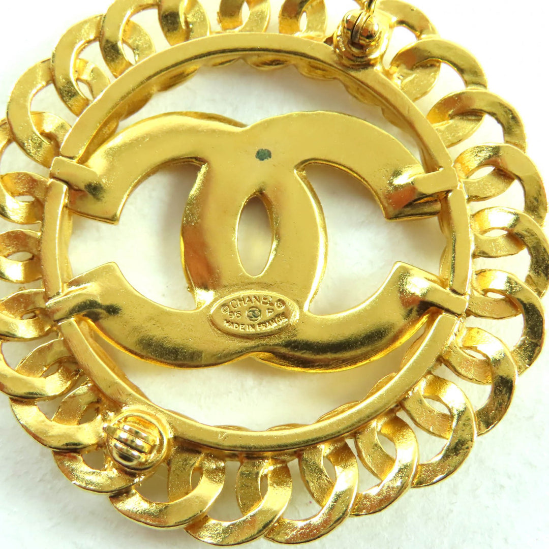 Great CHANEL Brooch COCO Mark Chain Design gold Women 96P
