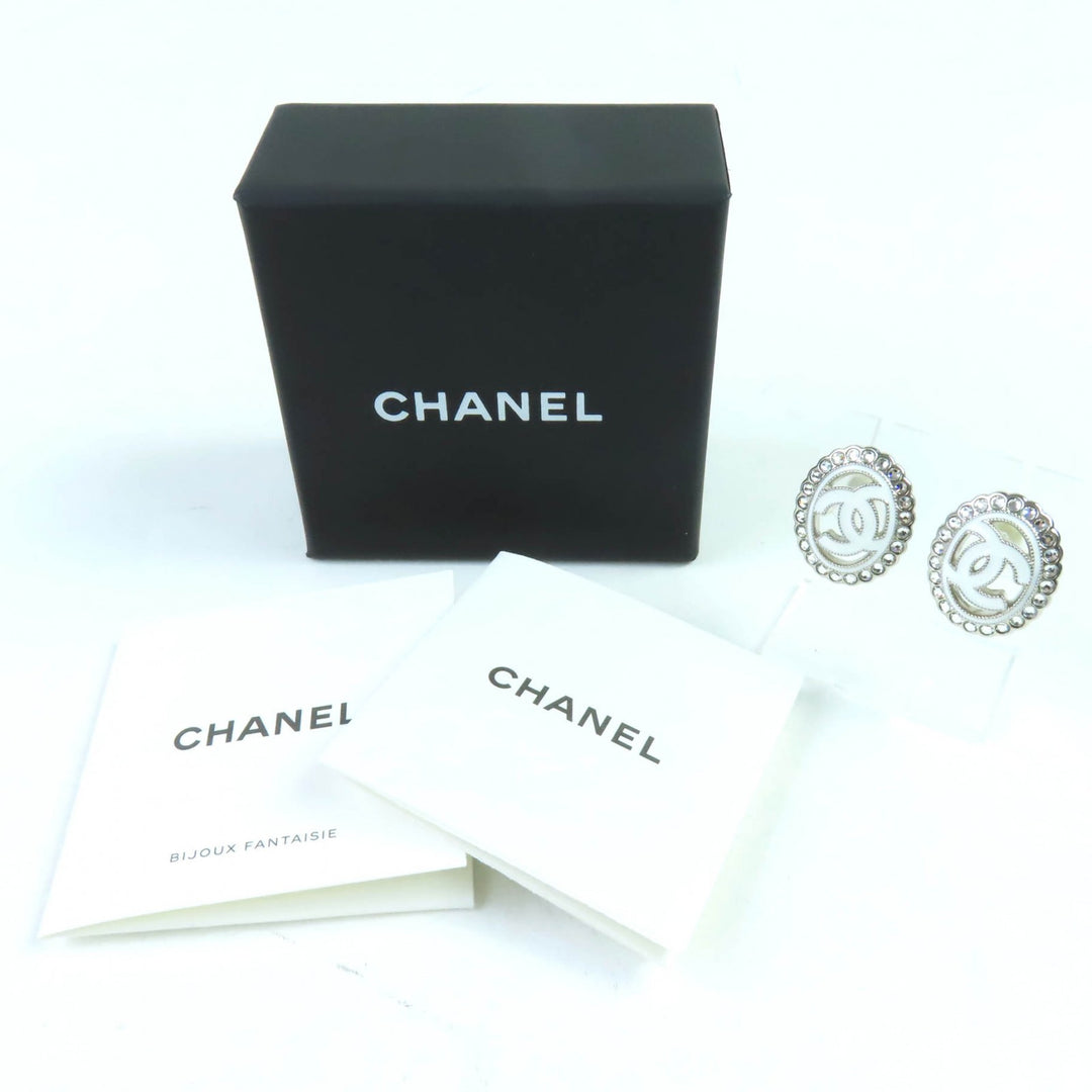 Pristine CHANEL Pierce white ー Women A25C