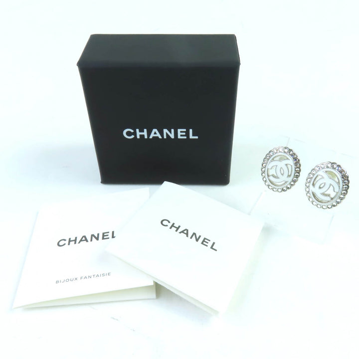 Pristine CHANEL Pierce white ー Women A25C