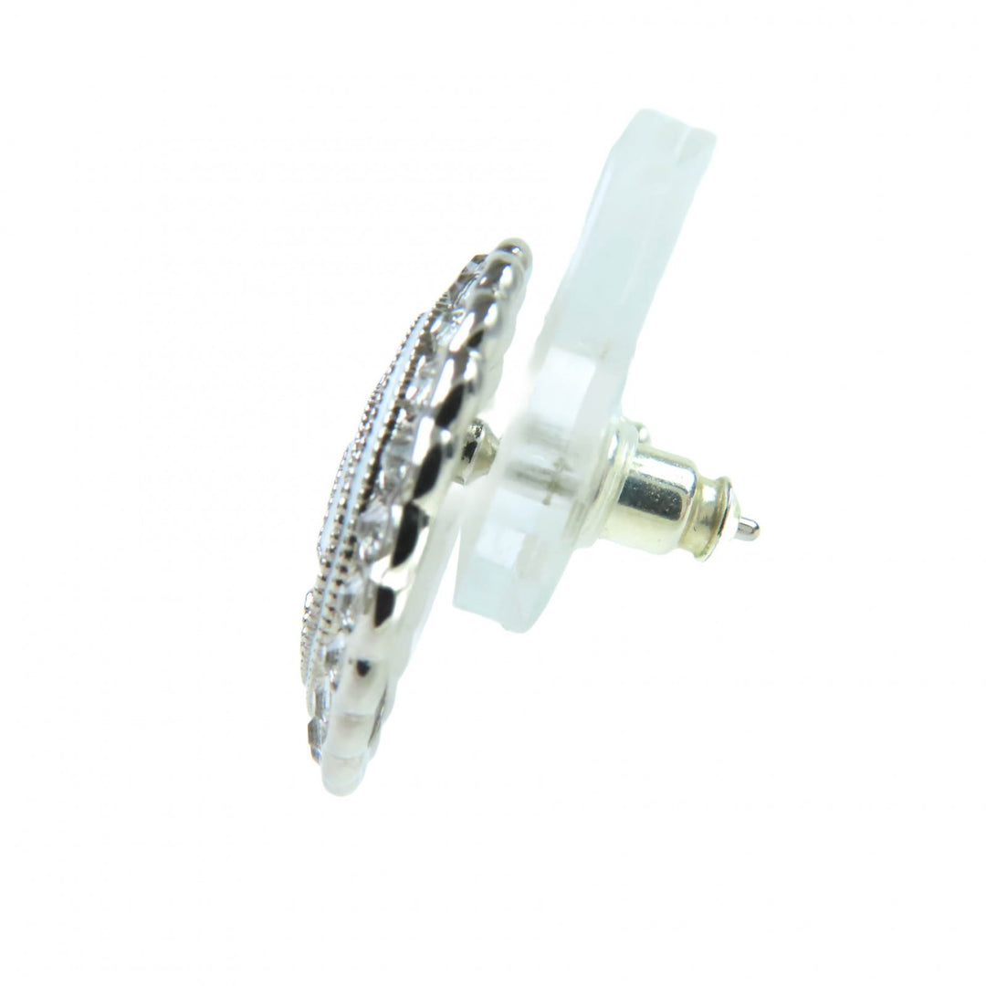 Pristine CHANEL Pierce white ー Women A25C