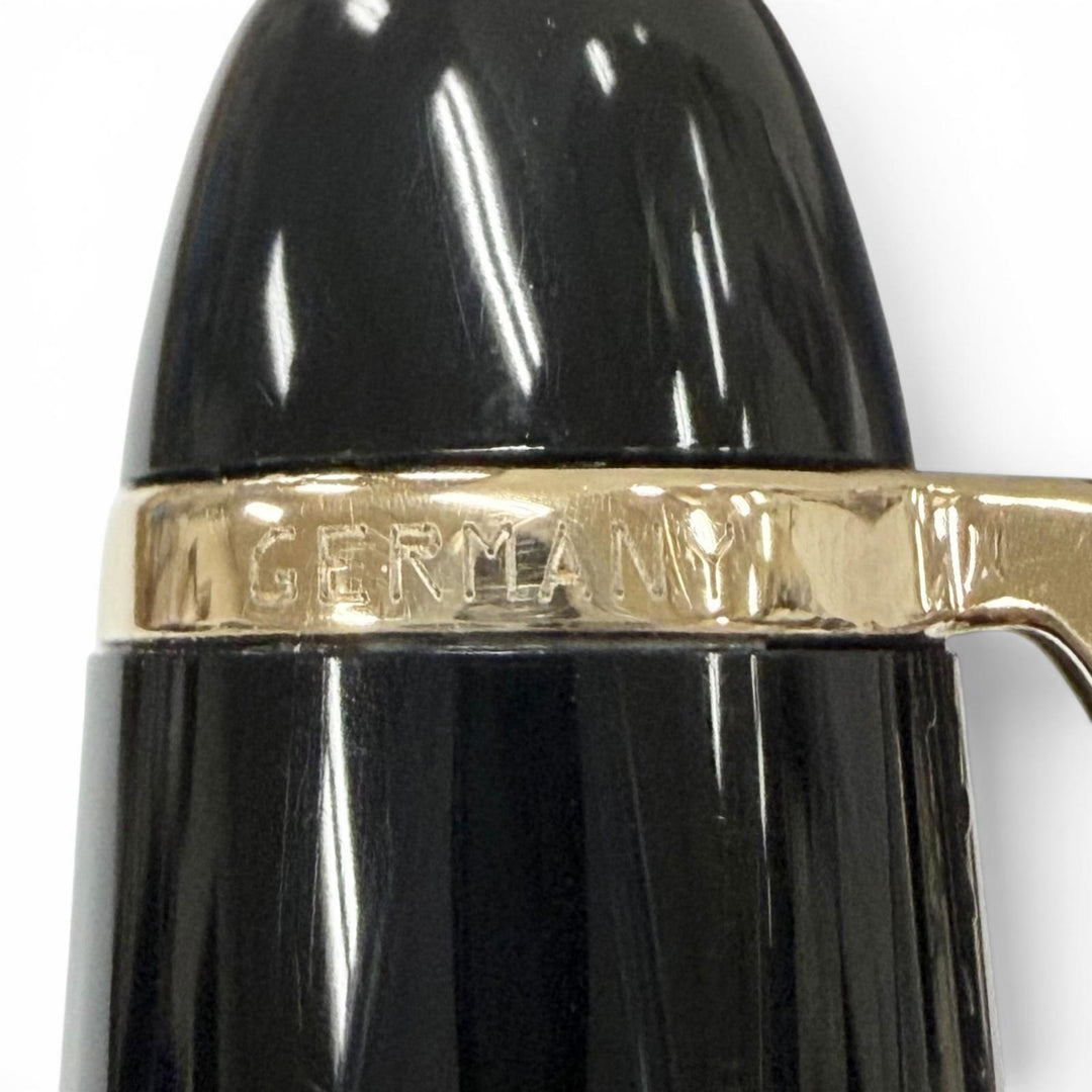 Very Good MONTBLANC fountain pen Meisterstück Classic white star black 14K mens