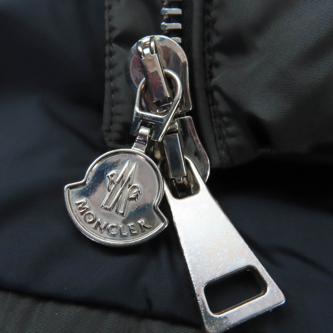 非常に良い MONCLER ダウンコート OROPHIN レザーロゴパッチ フード付き カーキ レディース 1