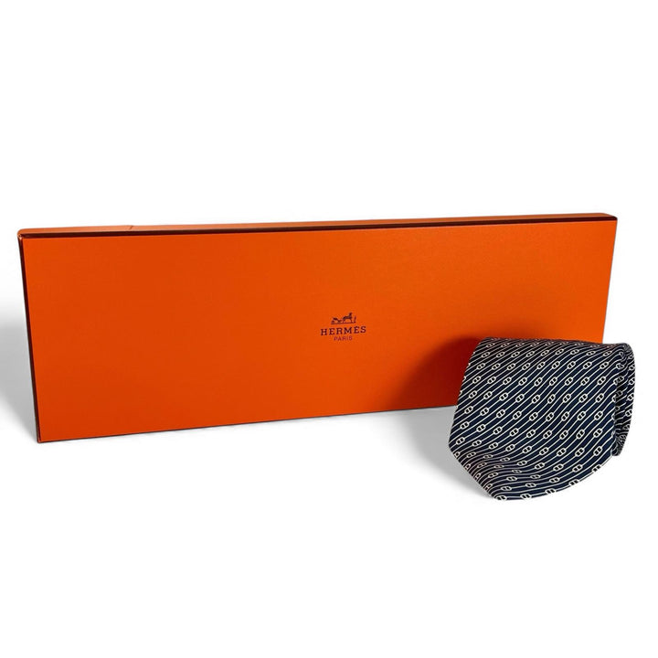 Pristine HERMES tie Chaine Pattern Navy silk mens 5500 UA