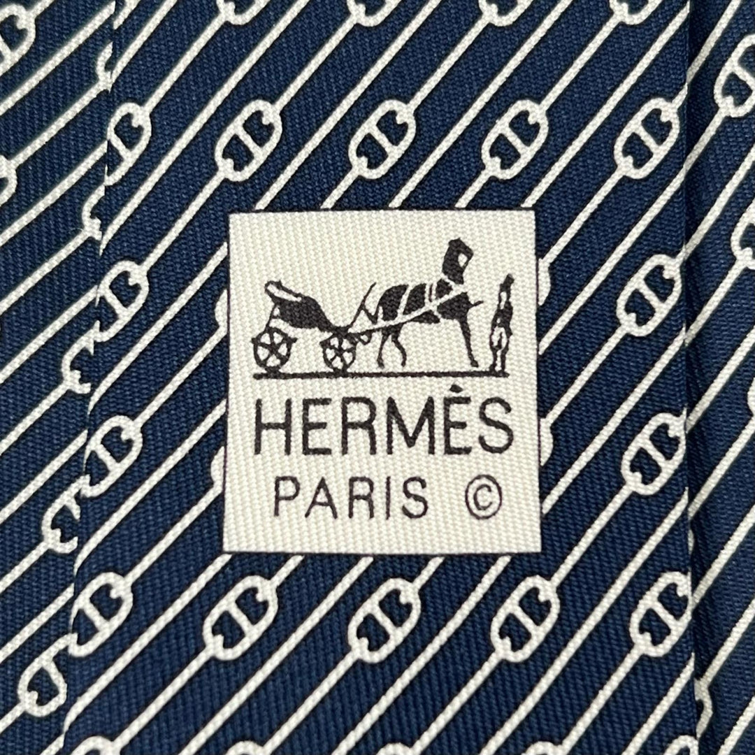 Pristine HERMES tie Chaine Pattern Navy silk mens 5500 UA