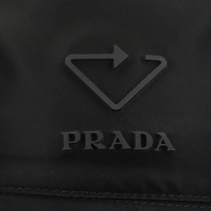 優れたPRADA帽子ロゴ付きバケットハットブラックリサイクルポリアミドメンズS 2HC137
