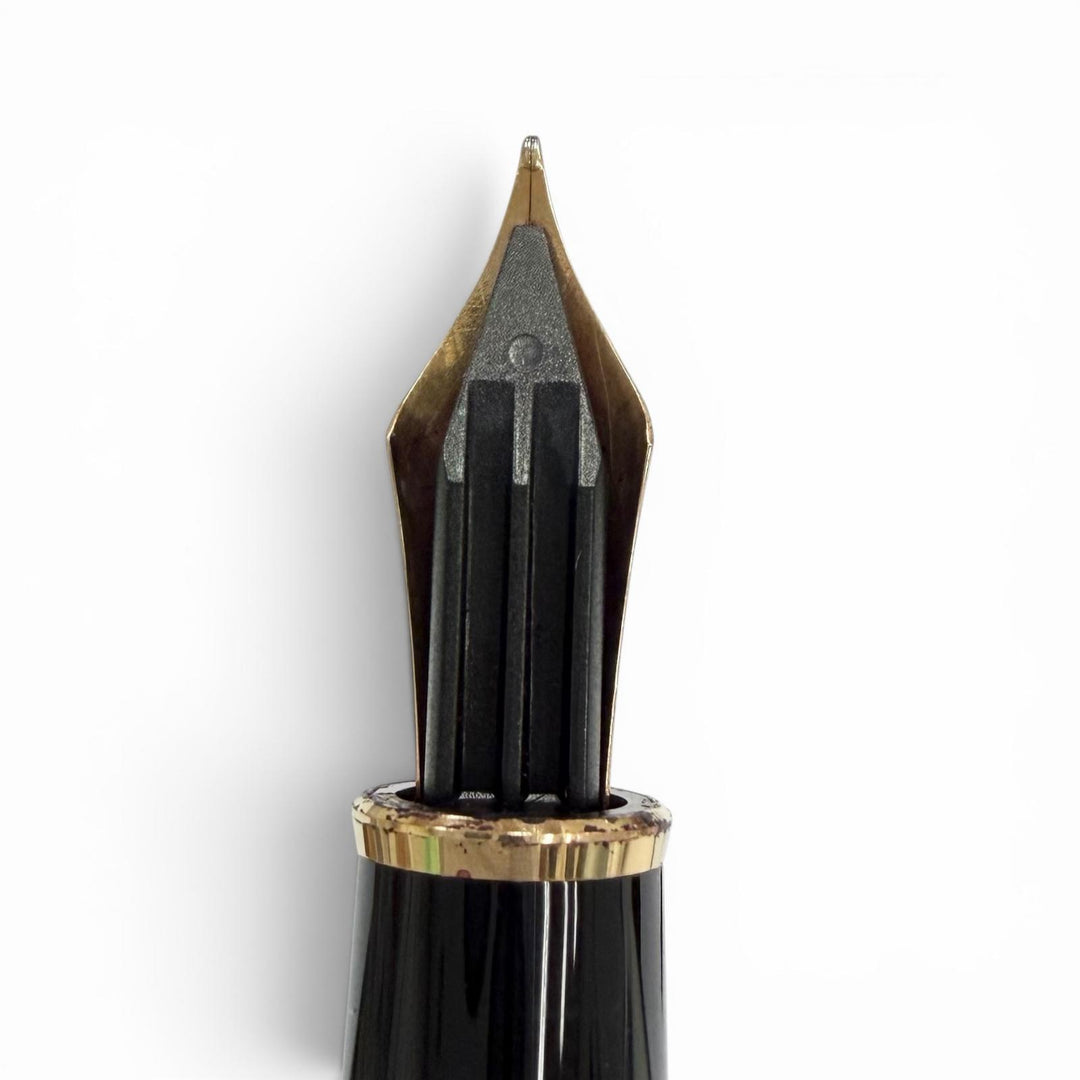 Great MONTBLANC fountain pen Meisterstück Classic white star black 14K mens