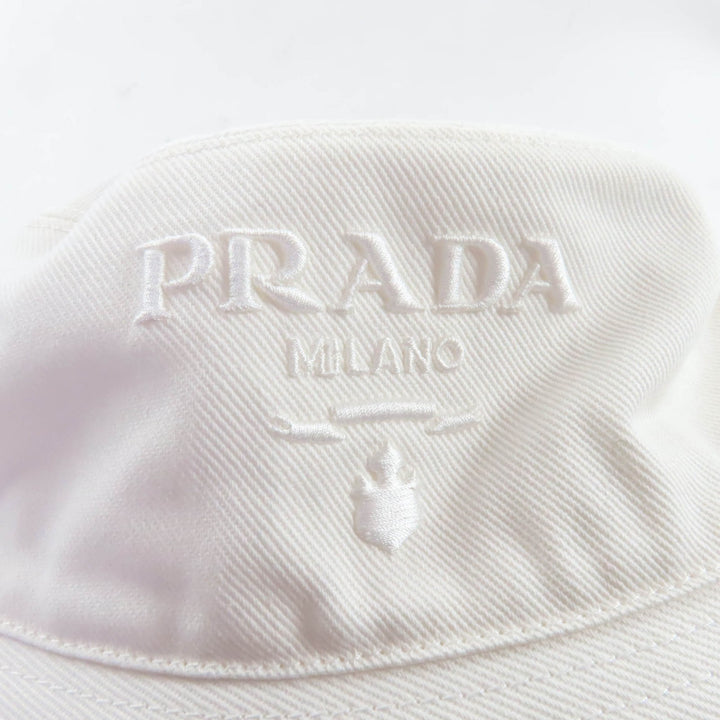素晴らしいPRADA帽子ロゴ刺繍カットオフバケットホワイトコットンレディースM 1HC137