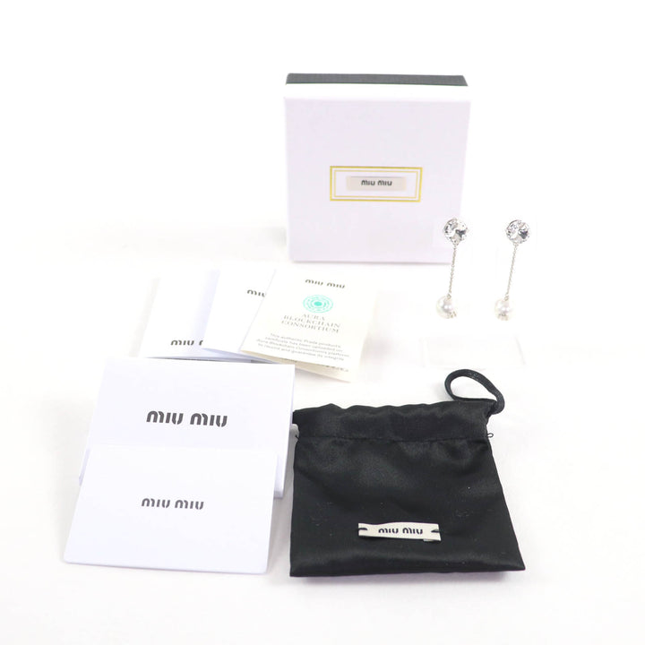 素晴らしいMIUMIUピアスホワイトフェイクパールレディース5JO562