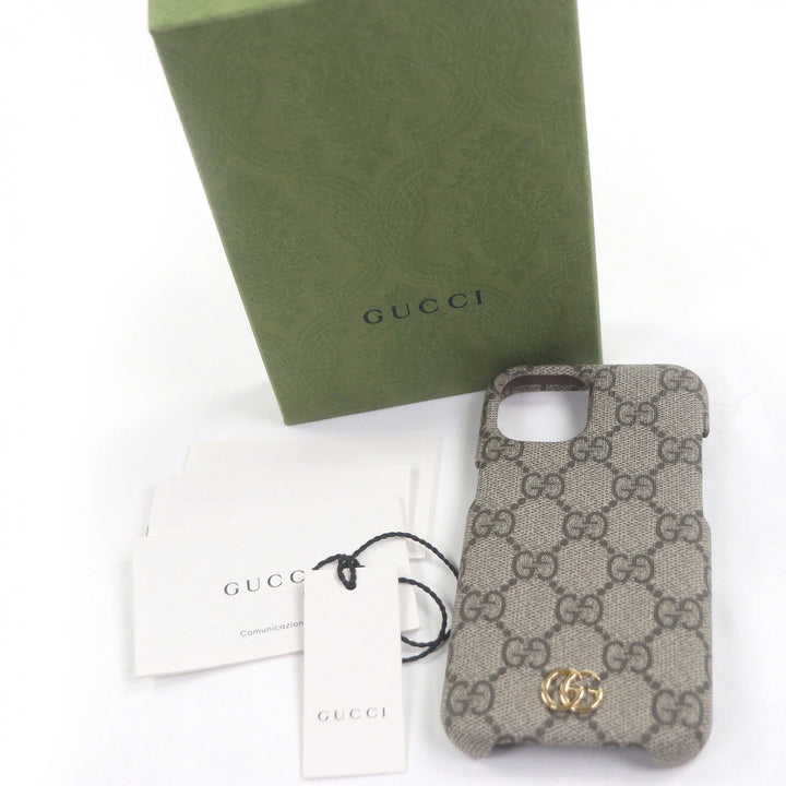 精美 GUCCI iPhone 手机壳，GG Supreme GG Logo 金色金属款，适用于 iPhone 15，米色
