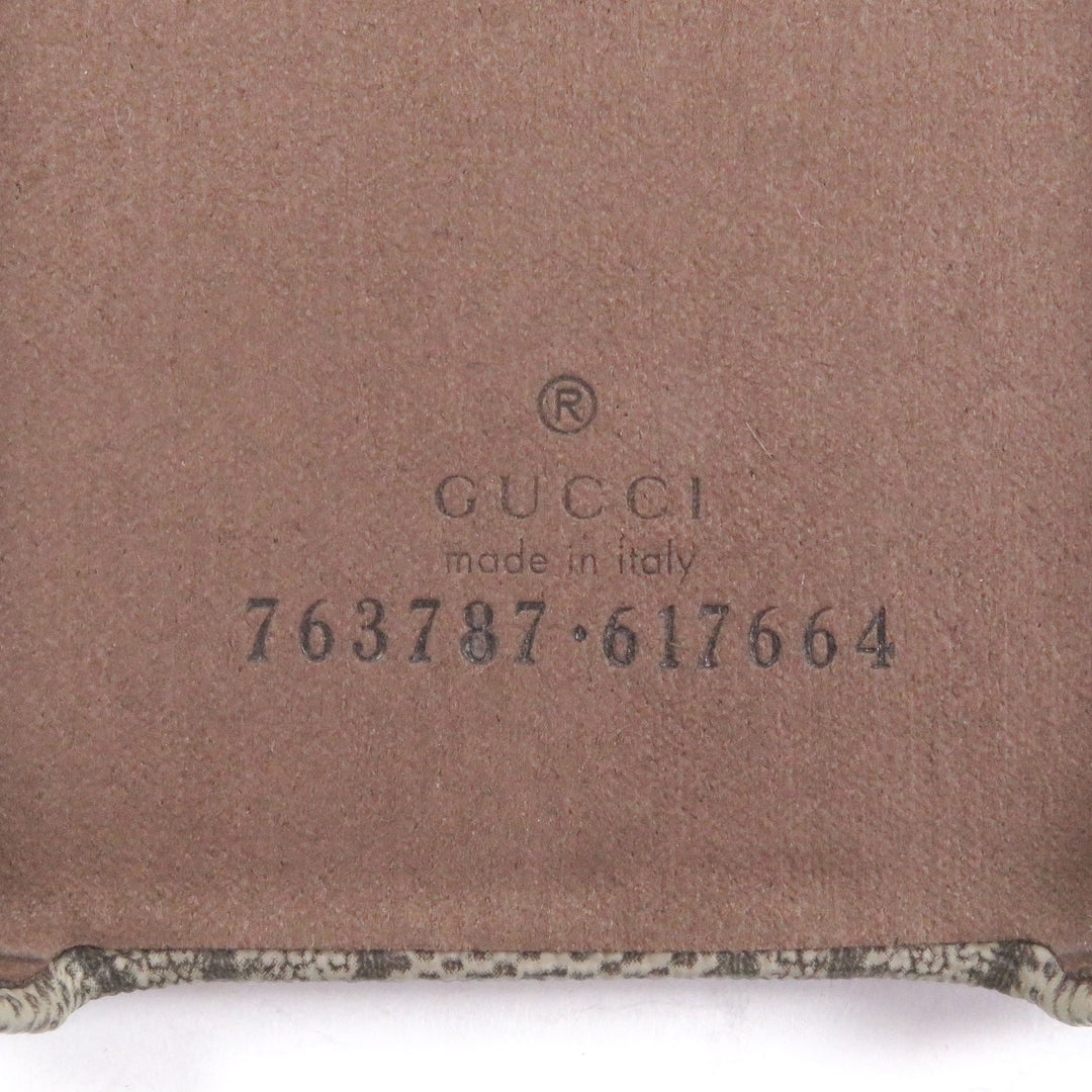 精美 GUCCI iPhone 手机壳，GG Supreme GG Logo 金色金属款，适用于 iPhone 15，米色