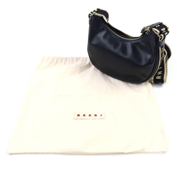 素晴らしい MARNI ショルダーバッグ ブラックレザー レディース SBMP0128U0