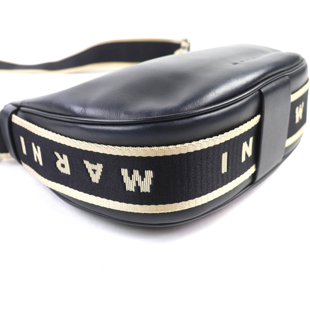 素晴らしい MARNI ショルダーバッグ ブラックレザー レディース SBMP0128U0