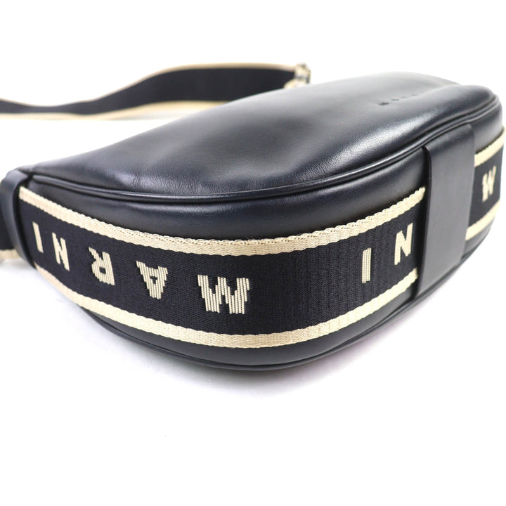素晴らしい MARNI ショルダーバッグ ブラックレザー レディース SBMP0128U0