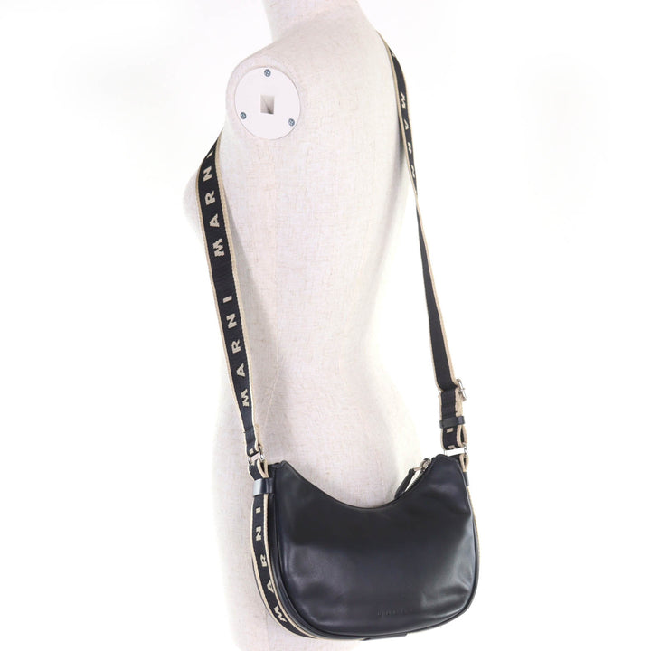 素晴らしい MARNI ショルダーバッグ ブラックレザー レディース SBMP0128U0