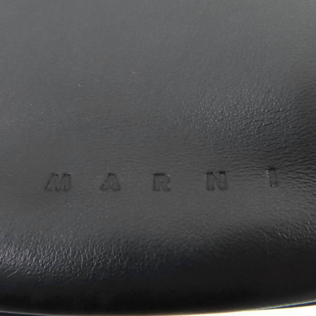 素晴らしい MARNI ショルダーバッグ ブラックレザー レディース SBMP0128U0
