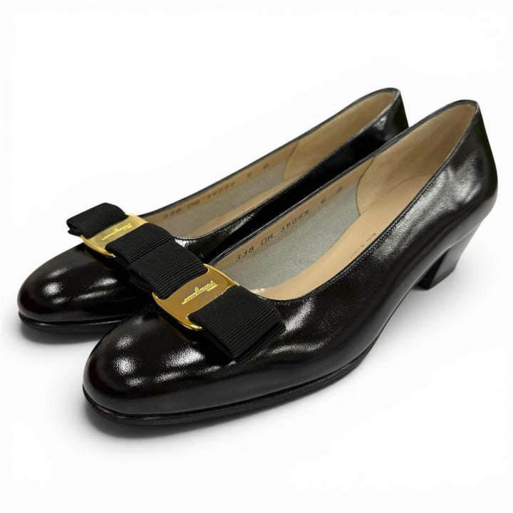 Pristine Salvatore Ferragamo pumps Vala Logo Metal Ribbon Leather black 6