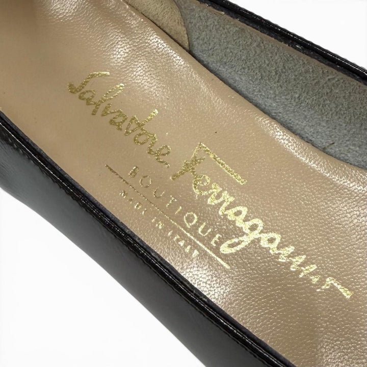 Pristine Salvatore Ferragamo pumps Vala Logo Metal Ribbon Leather black 6