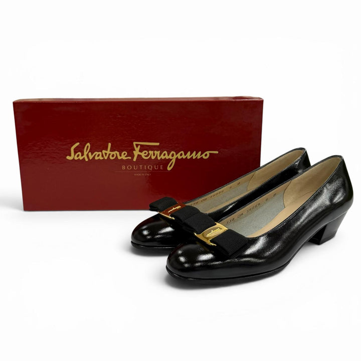 Pristine Salvatore Ferragamo pumps Vala Logo Metal Ribbon Leather black 6