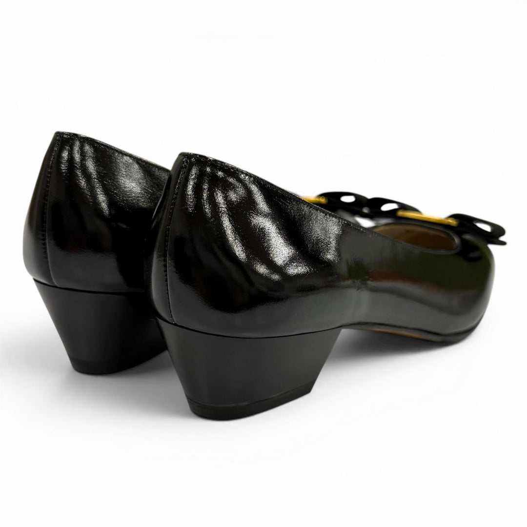 Pristine Salvatore Ferragamo pumps Vala Logo Metal Ribbon Leather black 6