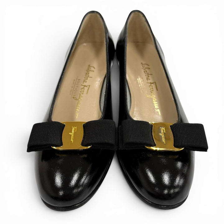 Pristine Salvatore Ferragamo pumps Vala Logo Metal Ribbon Leather black 6