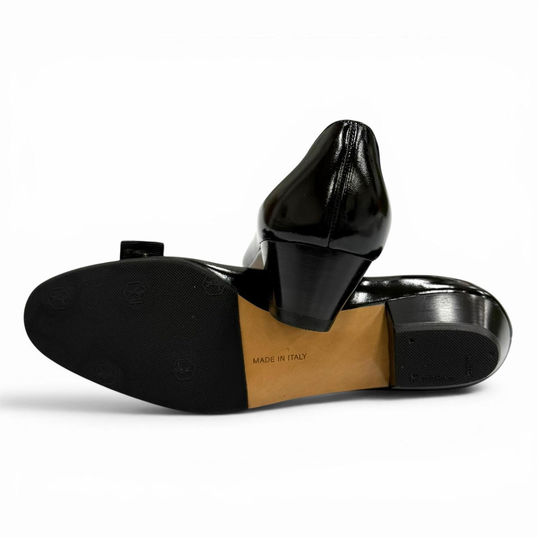 Pristine Salvatore Ferragamo pumps Vala Logo Metal Ribbon Leather black 6