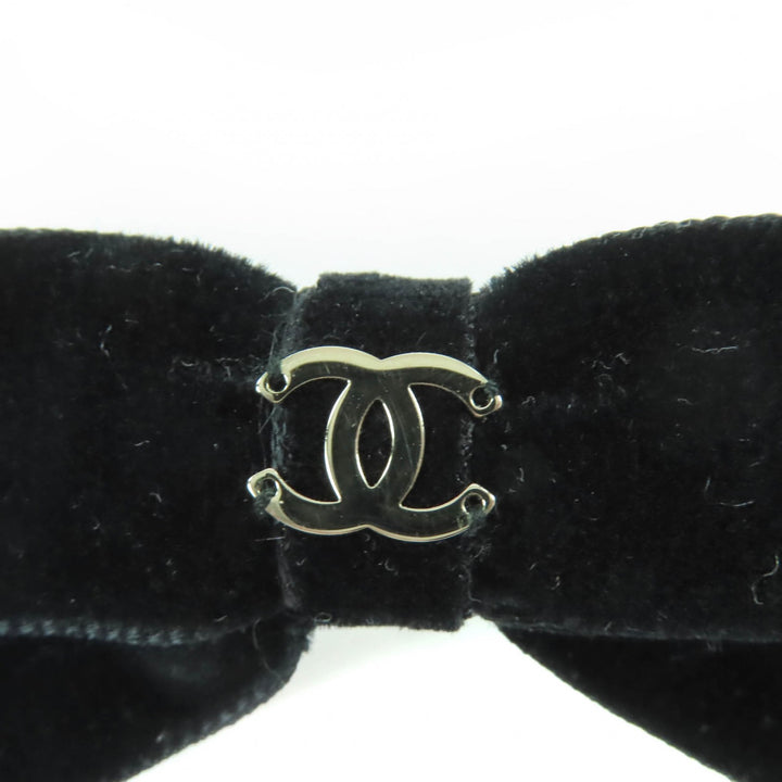 Excellent CHANEL hair accessory COCO Mark Ribbon Velvet Barrette black Women 22B