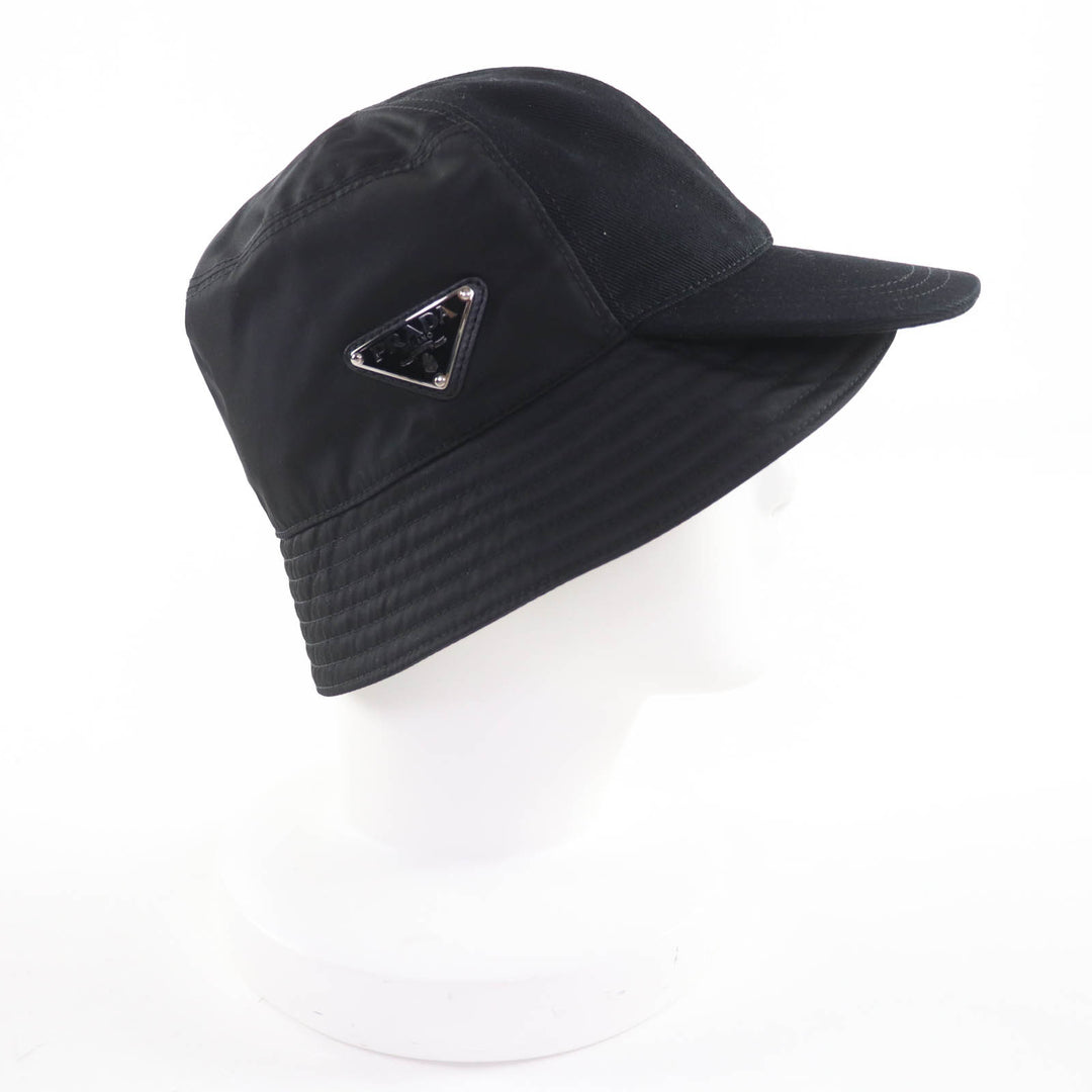 素晴らしいPRADA帽子トライアングルロゴRe-NylonバケットハットブラックポリアミドレディースM 2HC281