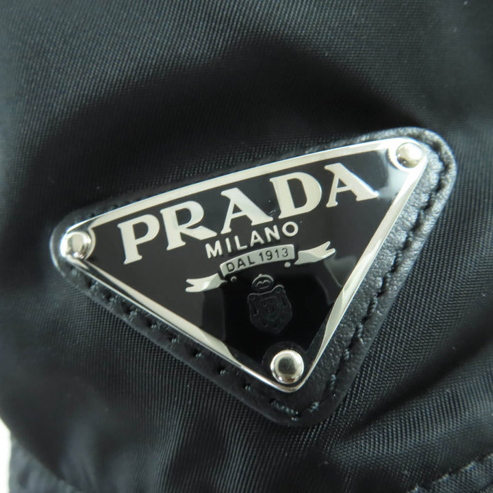 素晴らしいPRADA帽子トライアングルロゴRe-NylonバケットハットブラックポリアミドレディースM 2HC281