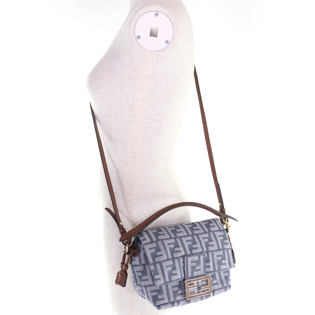 全新 FENDI Mamma Baguette 小号灰色牛仔布女士单肩包 8BS105