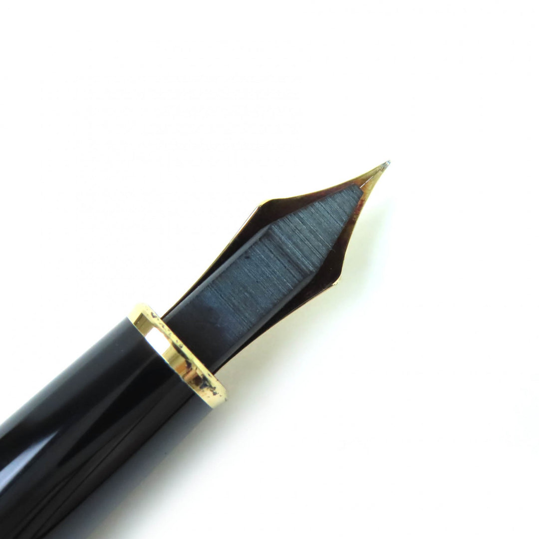 Very Good MONTBLANC fountain pen Meisterstück Classic white star Black gold 14K