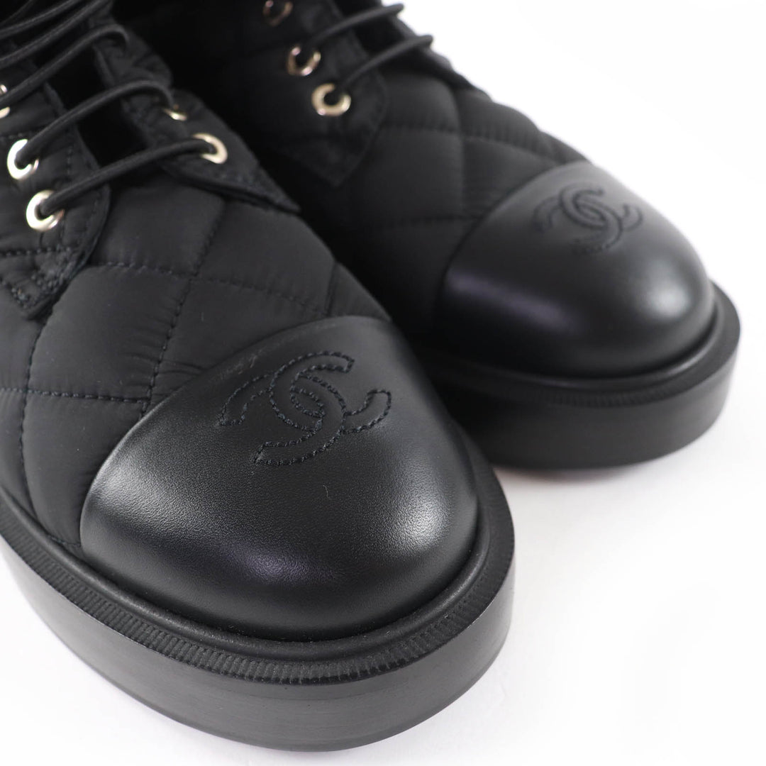 Pristine CHANEL short boots COCO Mark logo matelassé leather black 36 G45125