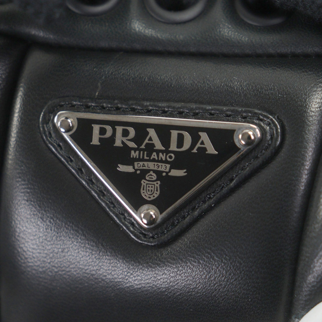 素晴らしいPRADAローカットスニーカーフライブロックブラックパッドナッパレザー7.5 2EE386