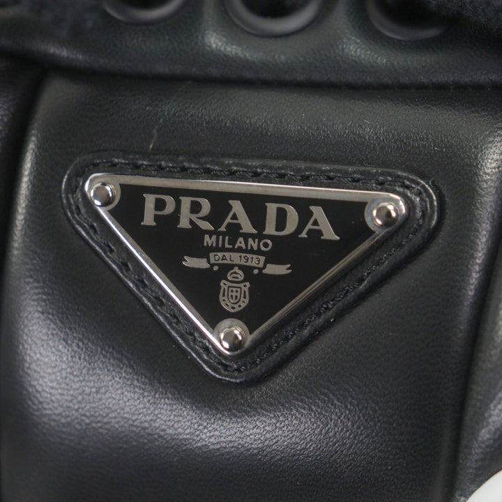 素晴らしいPRADAローカットスニーカーフライブロックブラックパッドナッパレザー7.5 2EE386