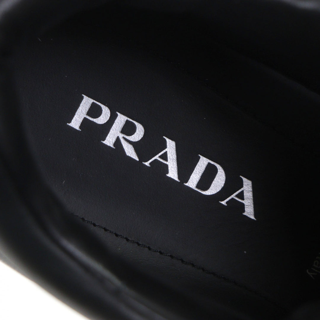 素晴らしいPRADAローカットスニーカーフライブロックブラックパッドナッパレザー7.5 2EE386