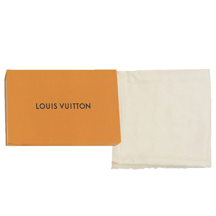 Excellent LOUIS VUITTON shawl off white silk Women M71546