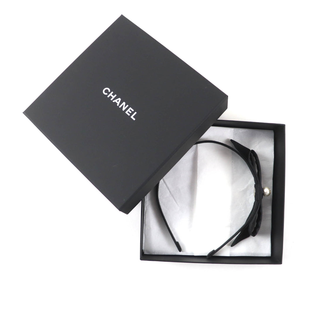 Excellent CHANEL hair accessory black Women 25P AAA845