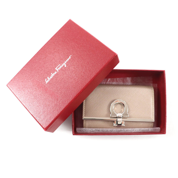 Excellent Salvatore Ferragamo Key holder Champagne Gold leather Women 224627