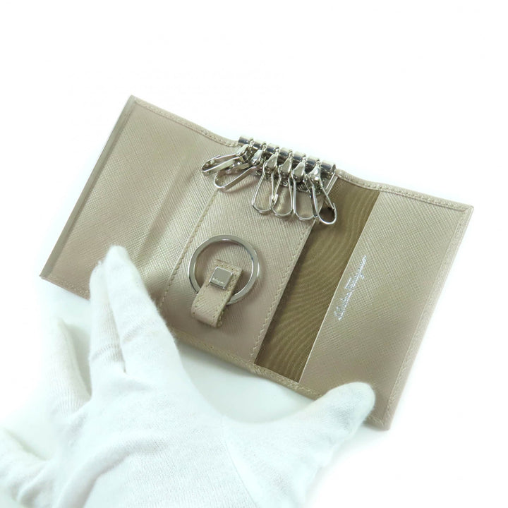 Excellent Salvatore Ferragamo Key holder Champagne Gold leather Women 224627