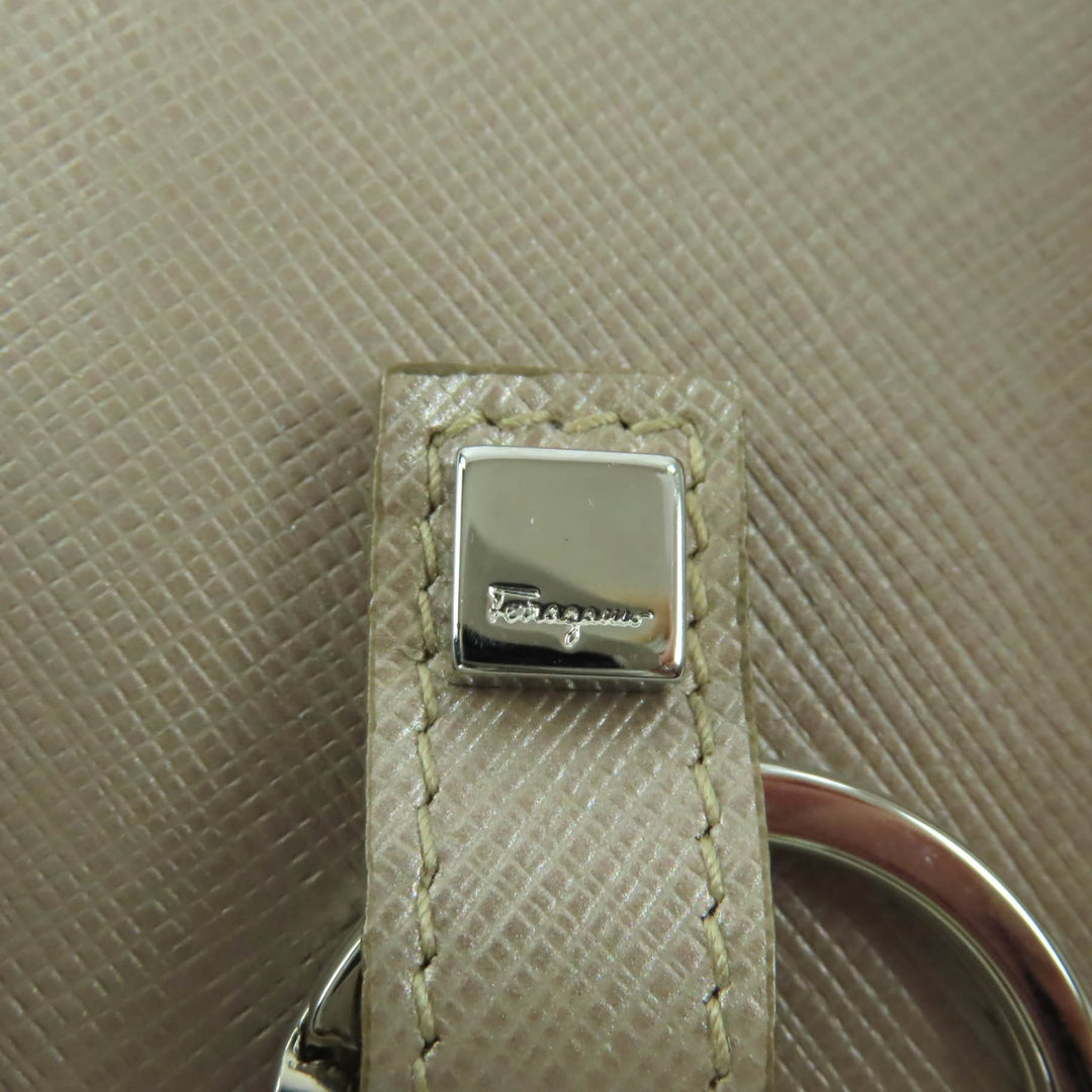 Excellent Salvatore Ferragamo Key holder Champagne Gold leather Women 224627