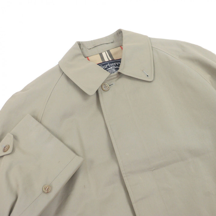 Great Burberrys coat Fly front with Nova check pattern on the back iridescent