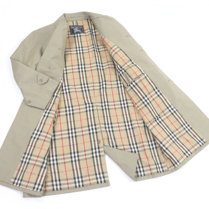 Great Burberrys coat Fly front with Nova check pattern on the back iridescent