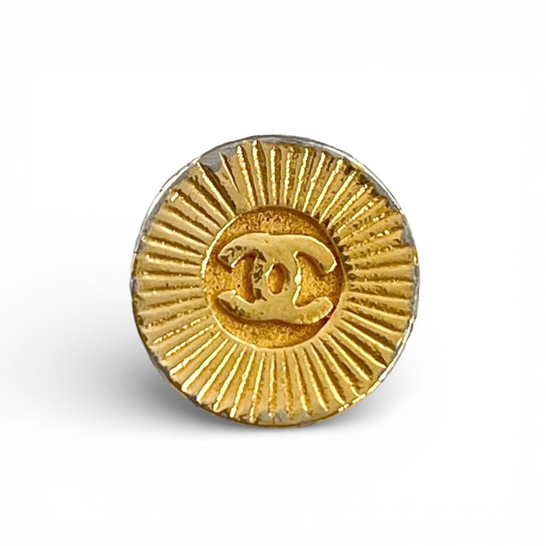 Very Good CHANEL button COCO Mark Gold Buttons with Back Logo Women