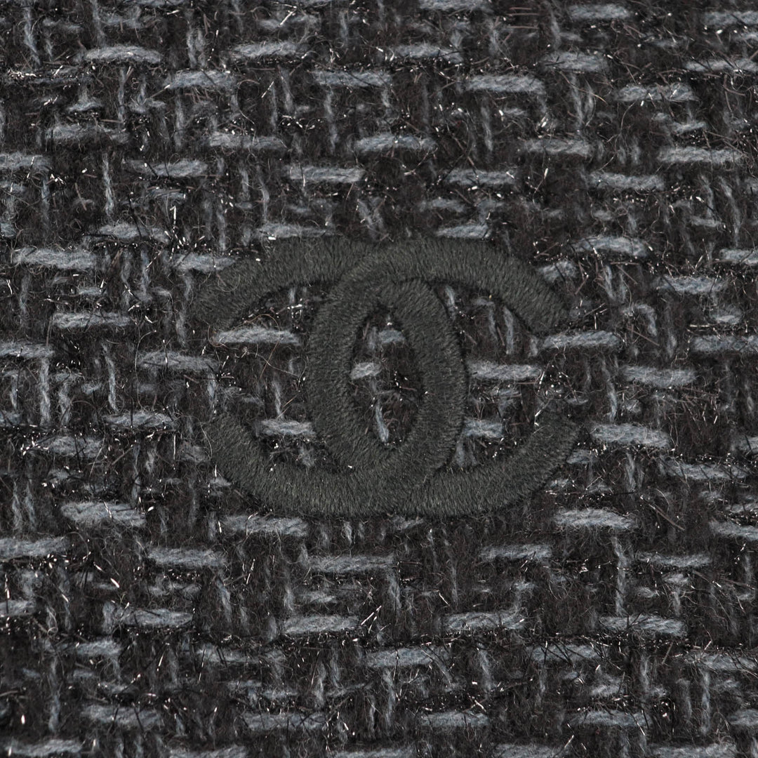 Excellent CHANEL shawl black cashmere Women