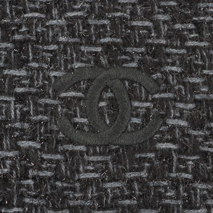 Excellent CHANEL shawl black cashmere Women