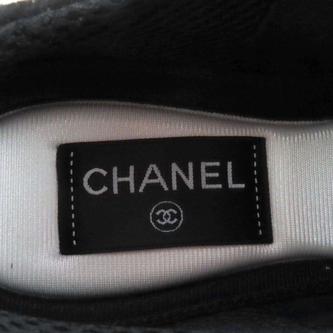 Pristine CHANEL Low cut sneakers COCO Mark black leather Women 37 G46609