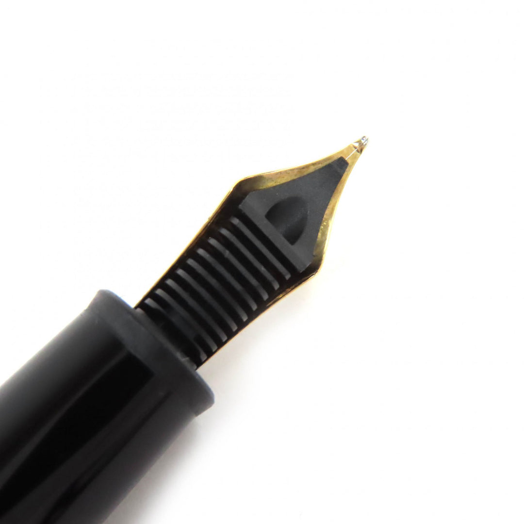 Pristine MONTBLANC fountain pen Meisterstück 145 black 14K mens