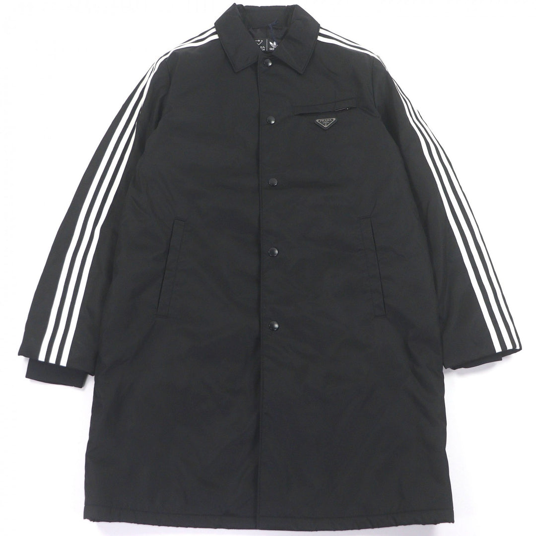 纯正的 PRADA adidas Benchcoat Re-Nylon 三条纹三角形标志