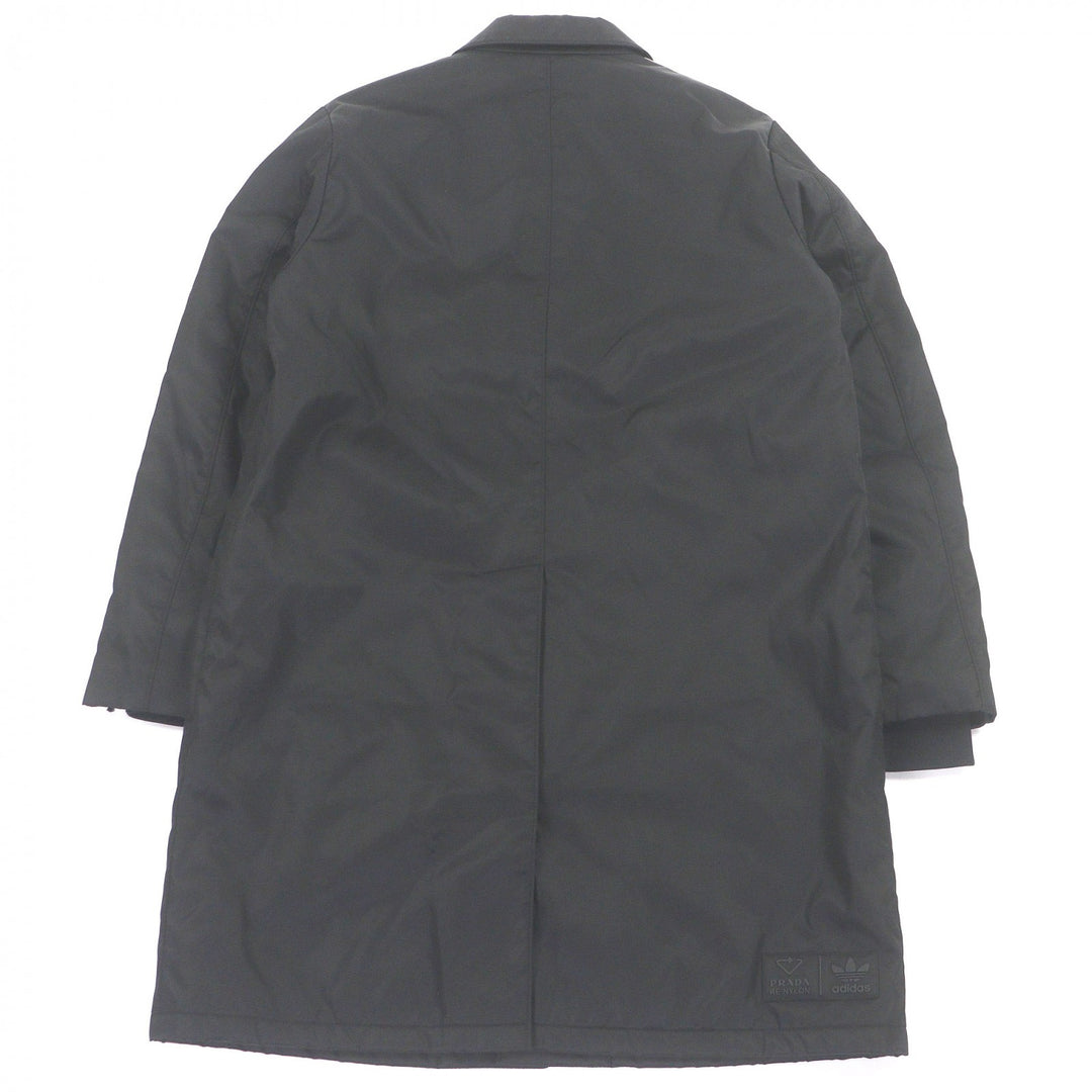 纯正的 PRADA adidas Benchcoat Re-Nylon 三条纹三角形标志
